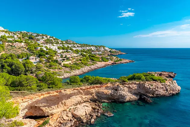Otoño en Ibiza: 5 razones para alquilar coche fuera de temporada alta