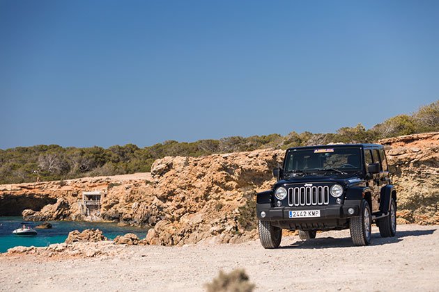 Ibiza fuera de temporada: playas desiertas que puedes explorar en coche